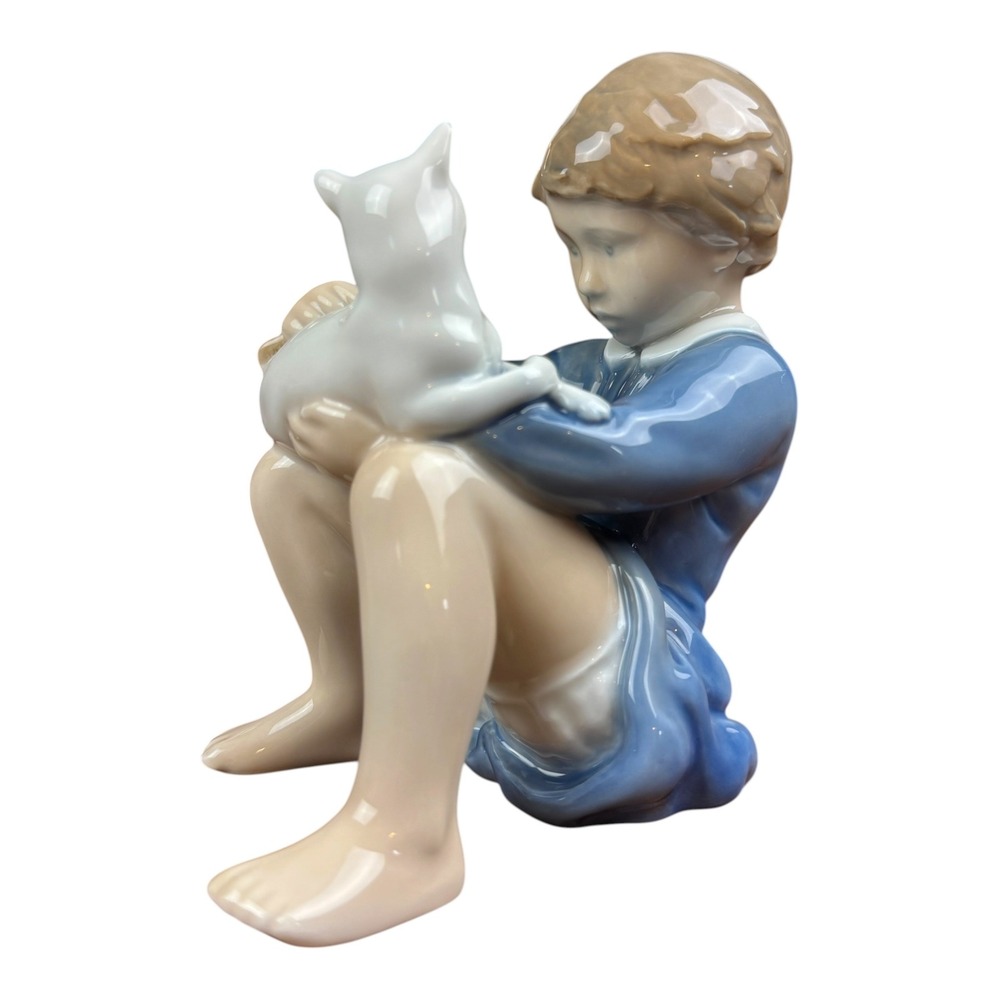 Royal Copenhagen Girl with Cat Porcelain Figurine 4631 1970s John Galster - Picture 8 of 12